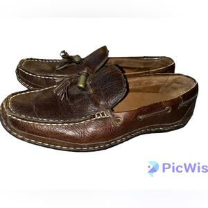 Mens Cabela’s leather slip on loafers
